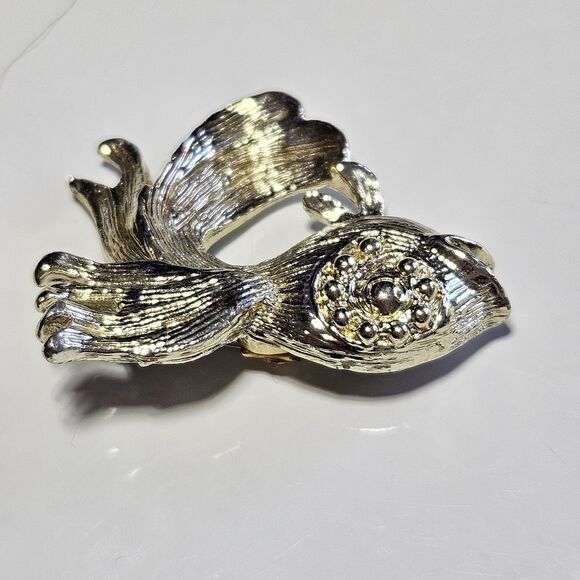 Vintage Pin Goldfish Koi Gold Tone Fancy Brooch Fish Hat Fins Lapel - Picture 8 of 10